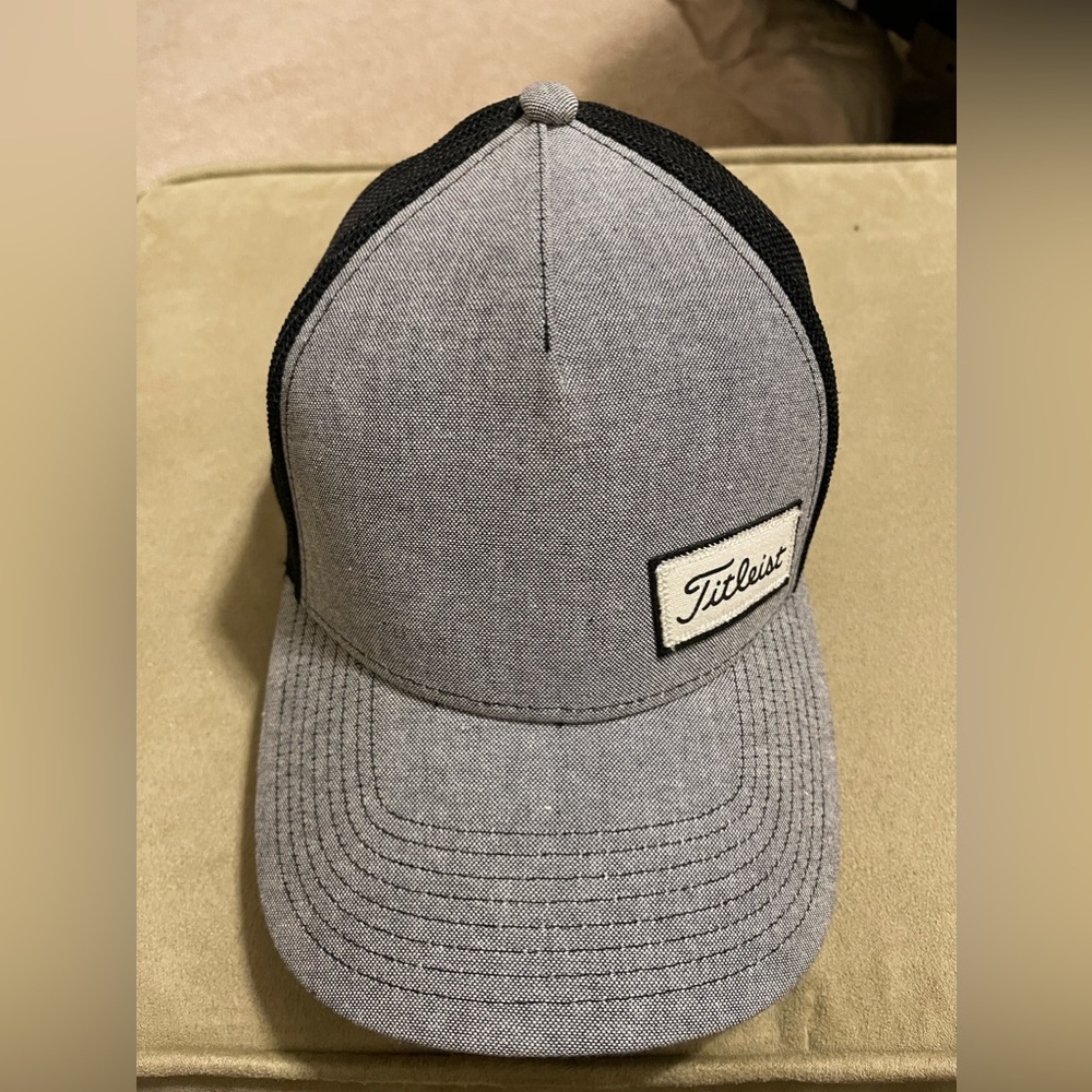Titleist golf hat never worn